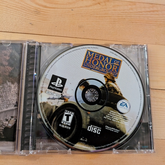 Medal of Honor: Underground for PlayStation Used - - Picture 4 of 7